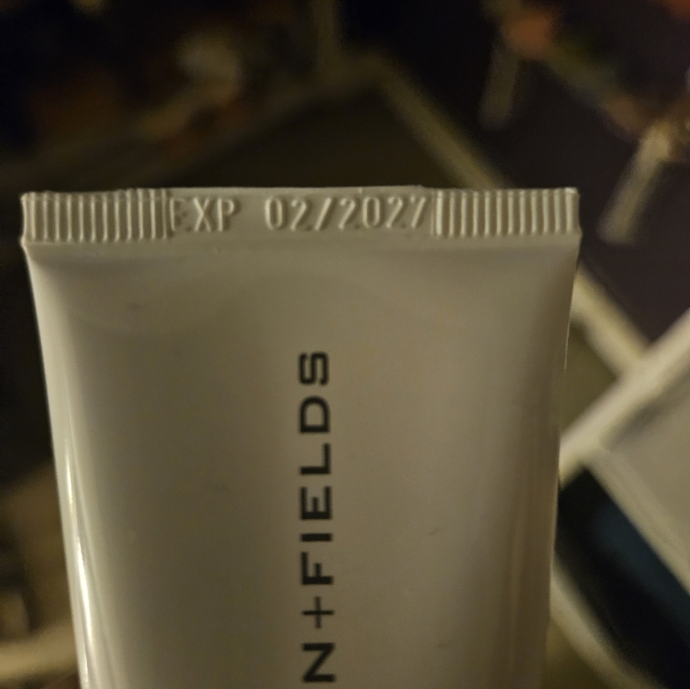 Rodan + Fields Recharge SPF 30 Sunscreen - White and Teal - Picture 3 of 3